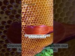 Deze honing is van gouden kleur en heeft een rijke bloemige geur als je hem eet.