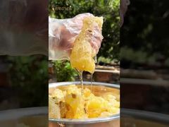 Er is geen overdreven zoete industriële honing, alleen de gelaagde smaken van de natuur.