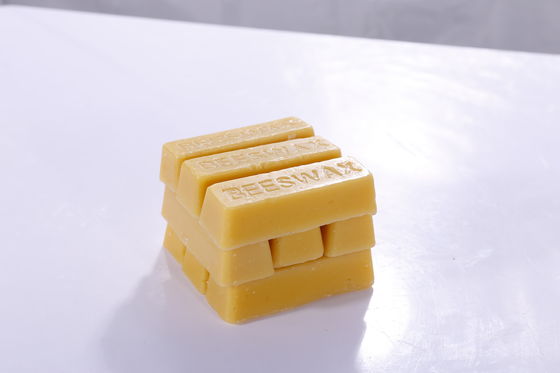 kopen Handgemaakte 28g Food Grade Pure Bijenwasreep voor het maken van cosmetica en kaarsen online vervaardiging
