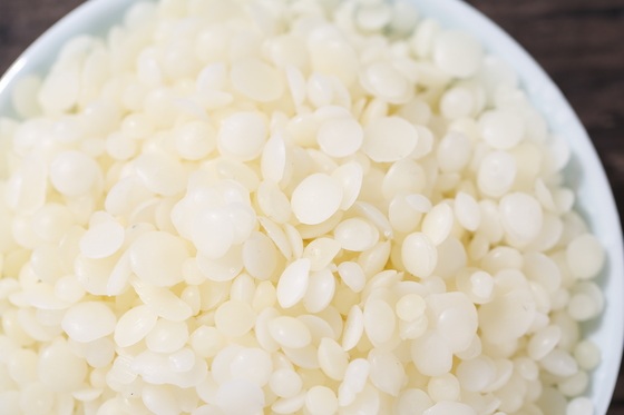 100% zuivere Witte Witte de Korrelwas van Bijenwaskorrels voor Voedsel en Kosmetische Industrie